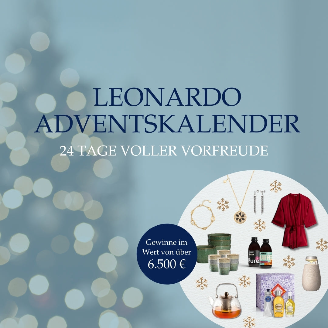Werbegrafik für den LEONARDO Adventskalender mit dem Schriftzug „24 Tage voller Vorfreude“ und dem Hinweis „Gewinne im Wert von über 6.500 €“, daneben verschiedene Gewinnbeispiele wie Schmuck, Gläser, Pflegeprodukte und eine Teekanne.