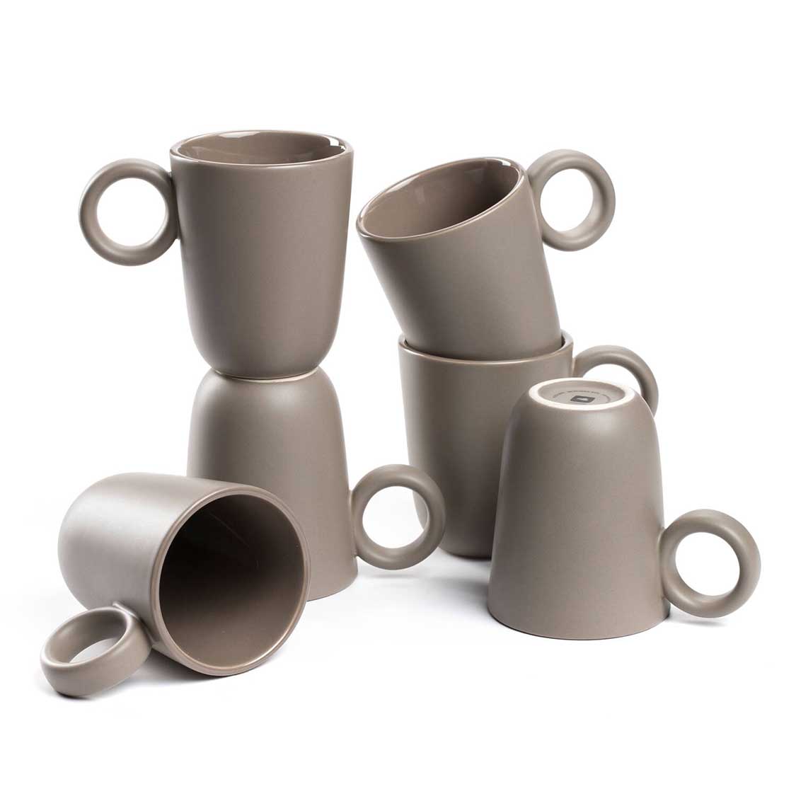 Keramiktasse ROMA 400 ml taupe 6er-Set in verschiedenen Positionen angeordnet