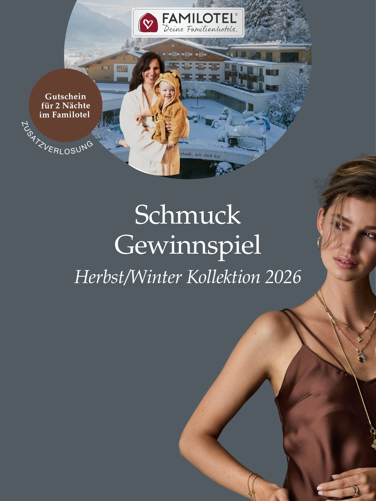 Schmuck Gewinnspiel Herbst/Winter Kollektion 2026, Gutschein für 2 Nächte im Familotel, Frau mit Kind vor Winterhotel, Frau mit Schmuck und braunem Kleid, goldene Halskette und Armband