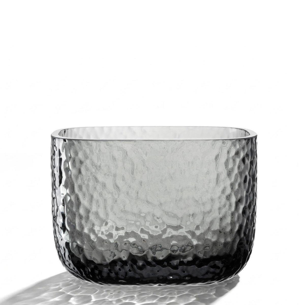 Vase MARTELLO 13 cm grau, Glasoberfläche mit Hammerschlag-Struktur, seitliche Ansicht