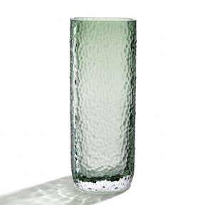 Vase MARTELLO 27 cm grün, Glasoberfläche mit Hammerschlag-Struktur, vor weißem Hintergrund