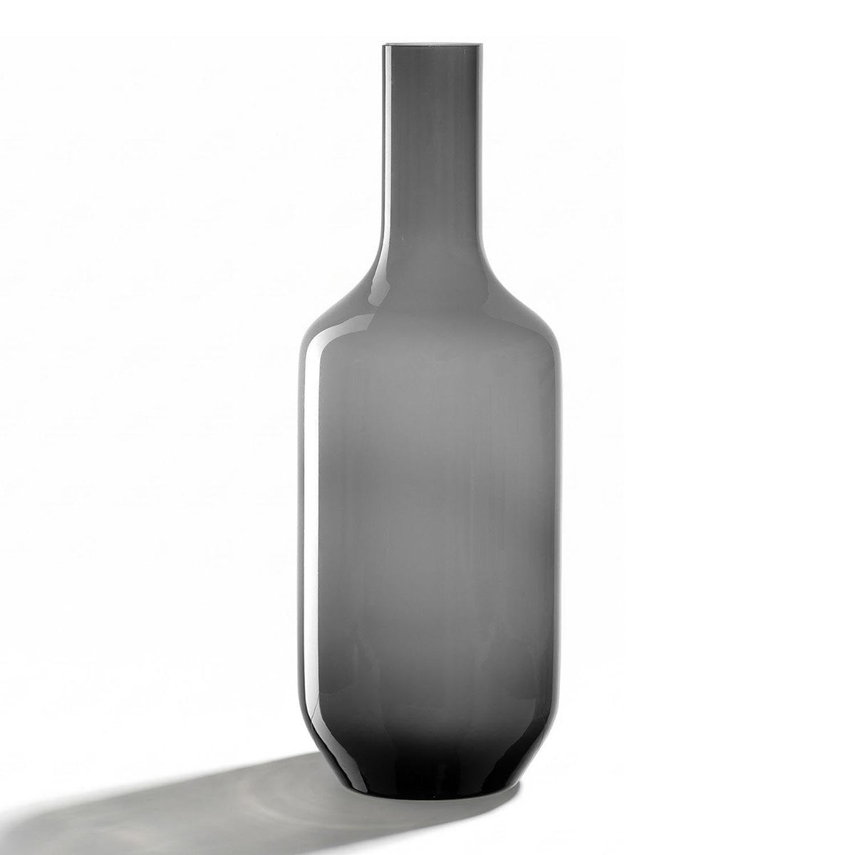 Vase MILANO 50 cm grau aus Glas vor weißem Hintergrund