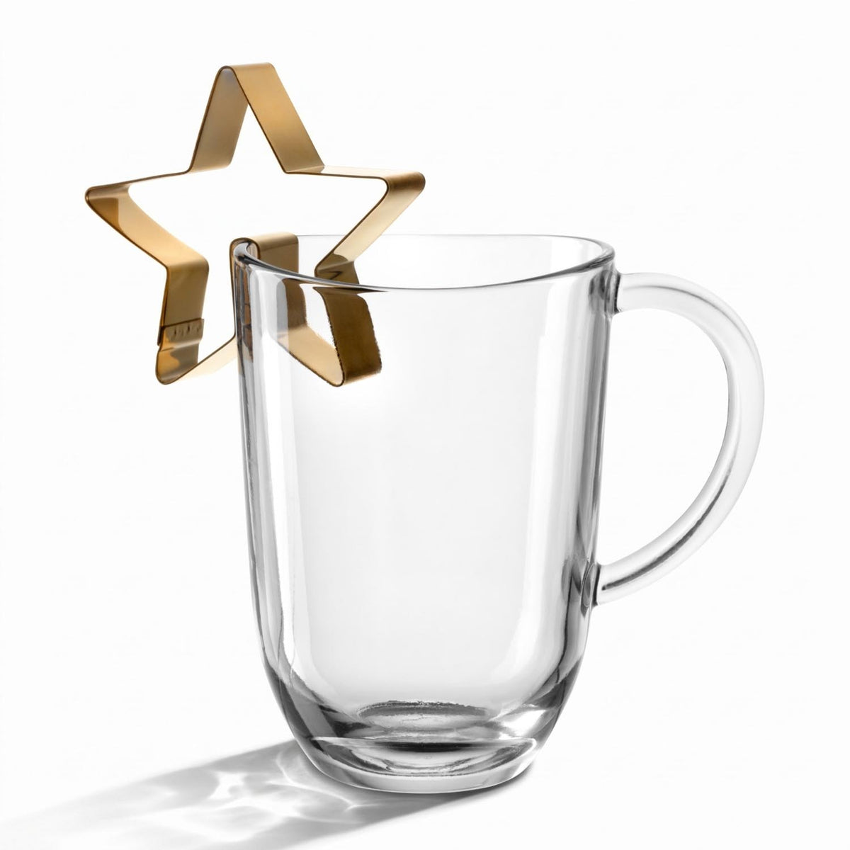 Tasse SILENZIO 380 ml mit goldenem Sterndekoration auf weißem Hintergrund
