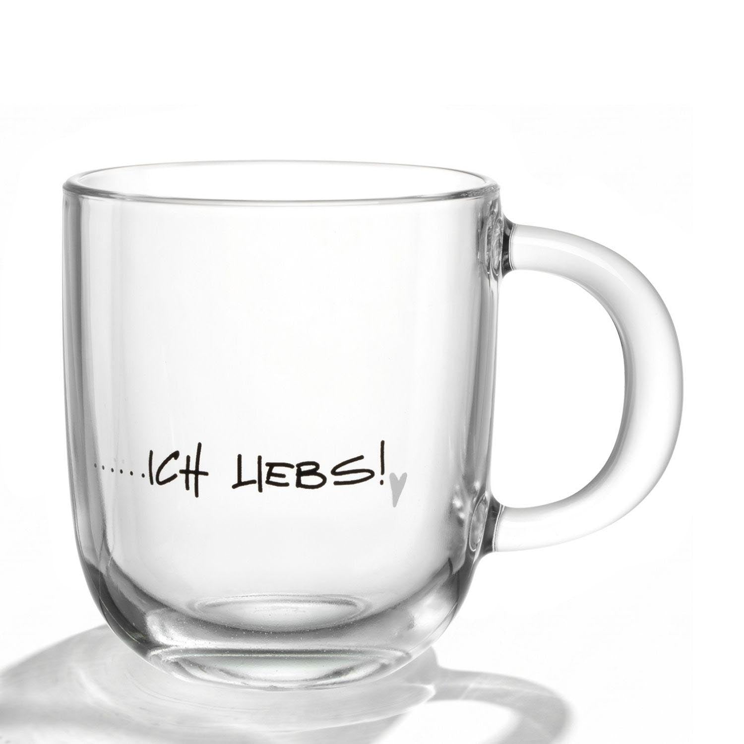 Glastasse EMOZIONE mit Henkel und Gravur „...ich liebs!" auf weißem Hintergrund