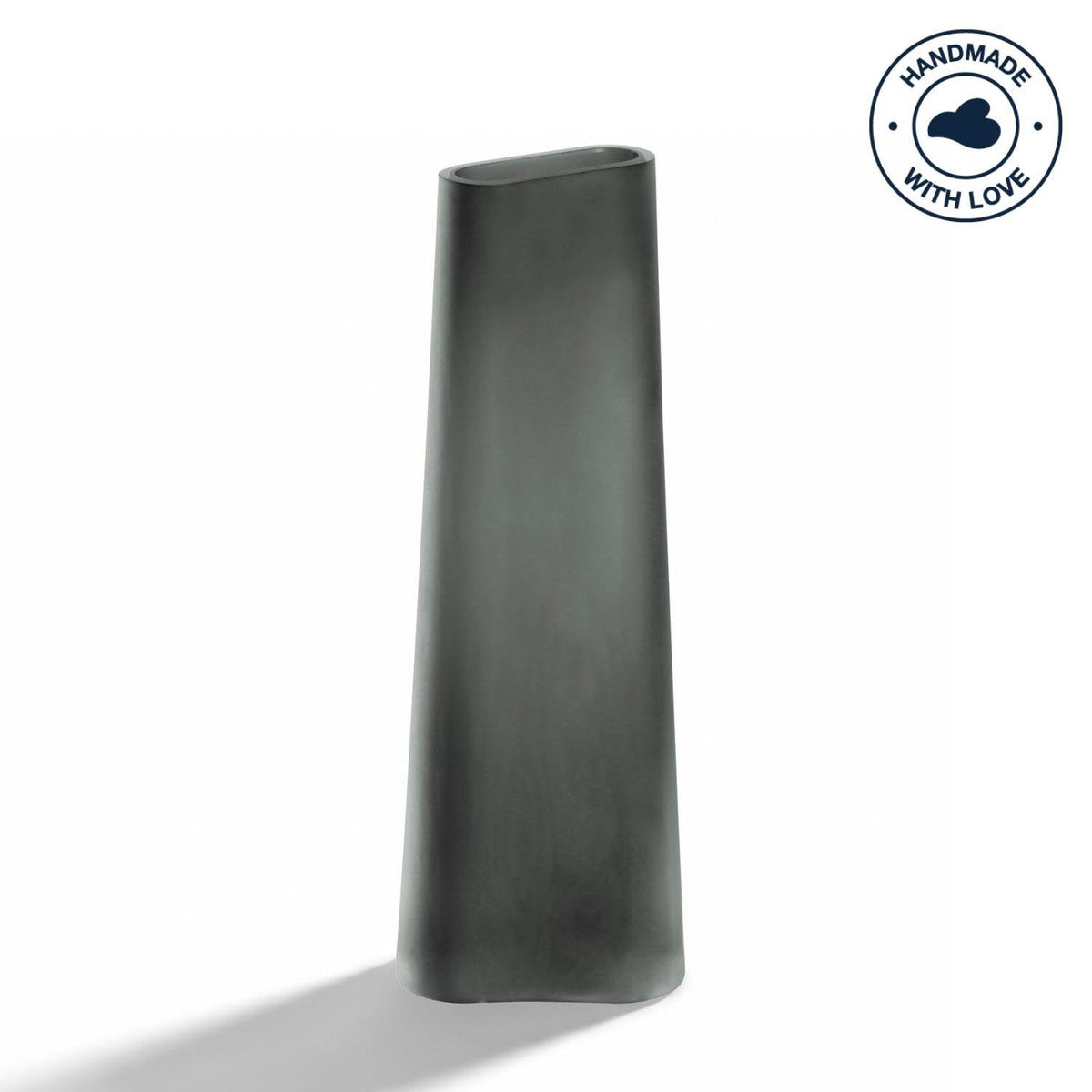 Vase TURNO 34 cm grau satiniert, konische Form vor weißem Hintergrund