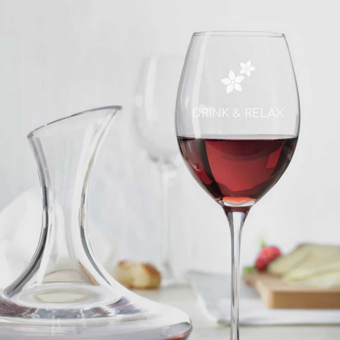 Premium Photo | Due bicchieri di vino con vista Premium Photo | Due bicchieri di vino con vista