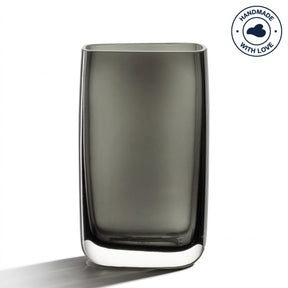 Vase PIETRA 20 cm schmal grau auf weißem Hintergrund, schmale zylindrische Form
