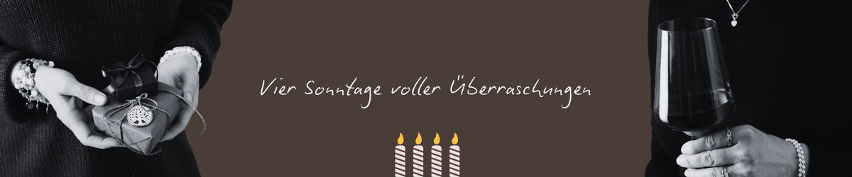 Vier Sonntage voller Überraschungen – Person mit Glas und Kerzen, elegante Geschenkidee in warmer Atmosphäre