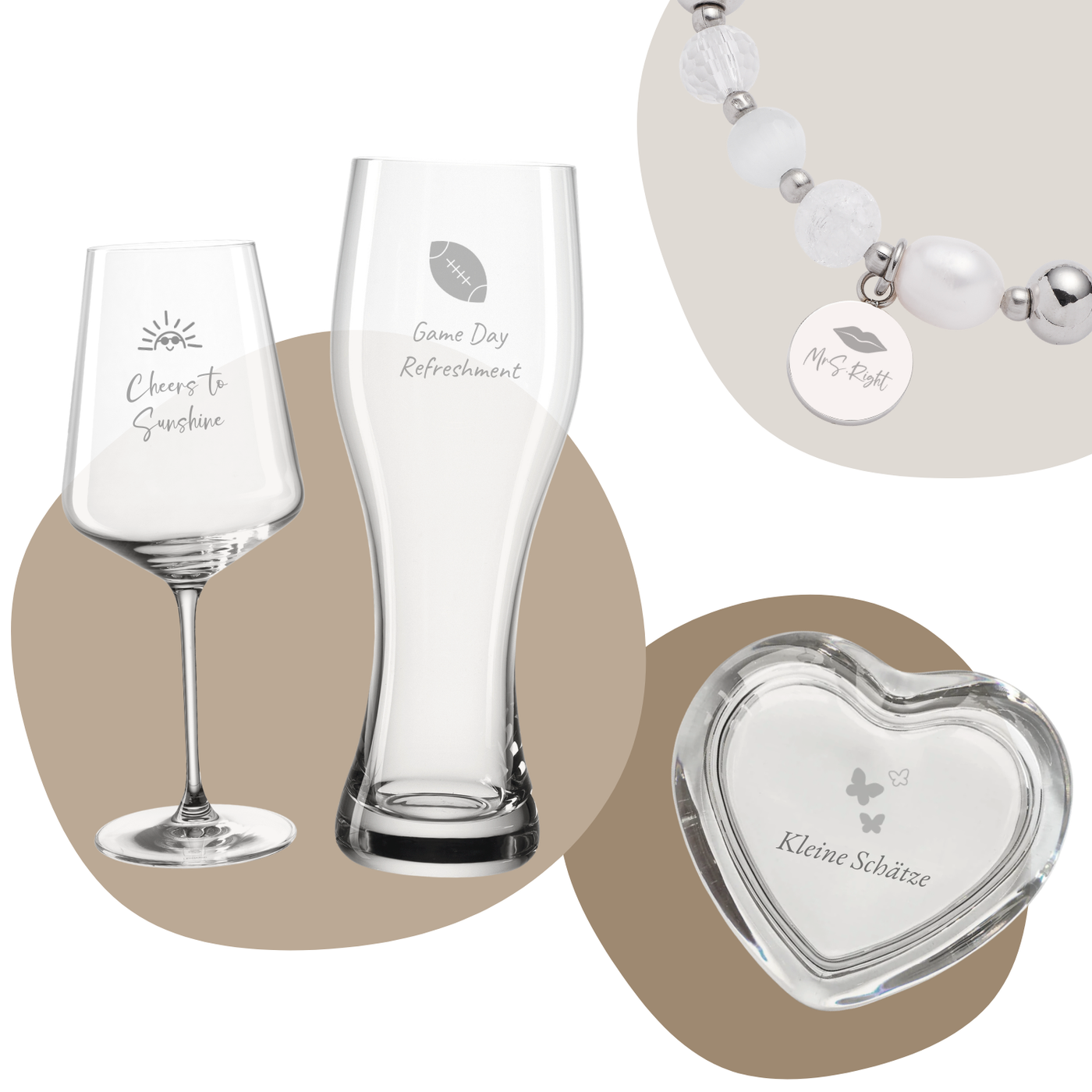 Mehrere personalisierte Geschenkartikel: graviertes Weinglas mit „Cheers to Sunshine“, Bierglas mit „Game Day Refreshment“, Armband mit Anhänger „Mrs Right“ und herzförmige Glasschale mit Gravur „Kleine Schätze“.