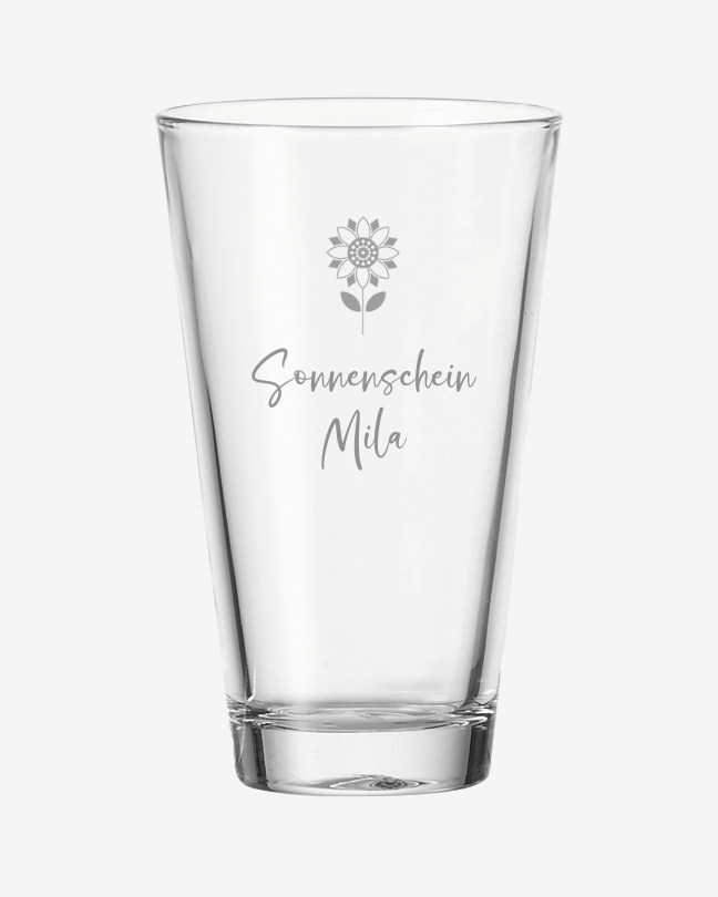 Personalisierbares Glas mit Gravur einer Sonnenblume und dem Schriftzug ‚Sonnenschein Mila‘.