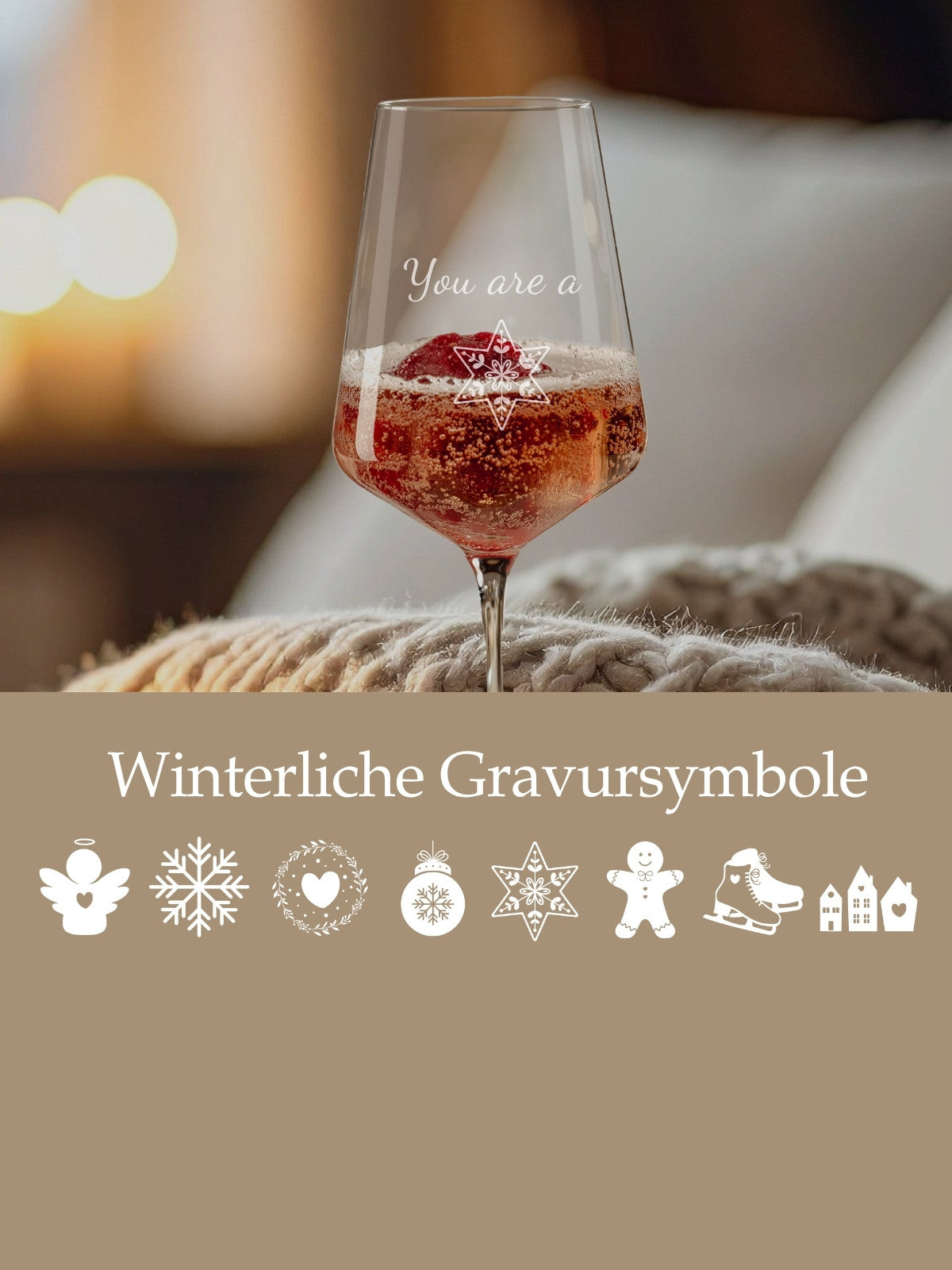 Werbegrafik mit einer silbernen Halskette und graviertem Anhänger. Daneben der Text „Rabatt auf Gravur –15 %, Code: gravur25“. Eine Frau hält ein Weinglas mit Gravur in der Hand und lächelt in die Kamera.